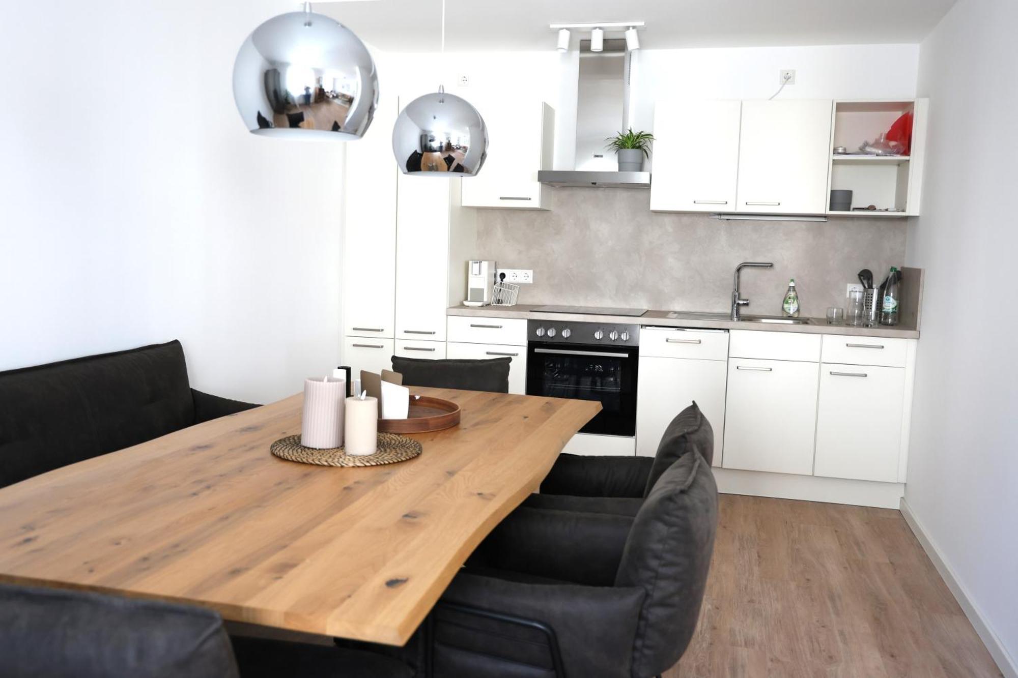 Neu Saniertes - 3 Schlafzimmer - Aussenbereich *